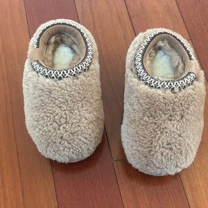 Cozy Tan Ugg Slippers